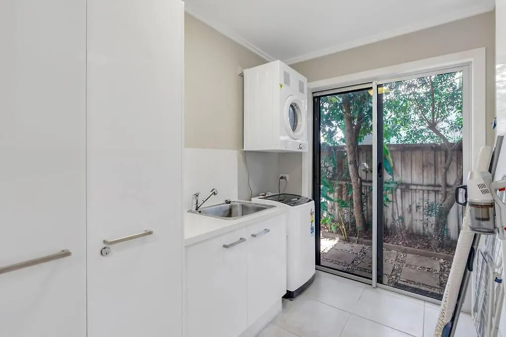 Cove House - Coastal Convenience By The Pool Villa Palm Cove