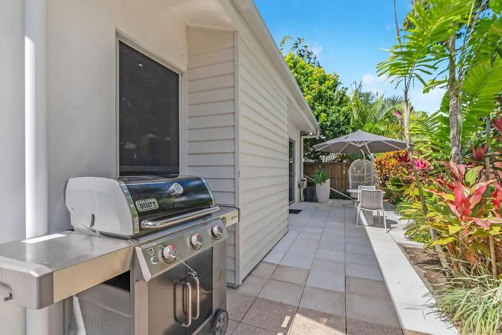 Cove House - Coastal Convenience By The Pool Villa Palm Cove
