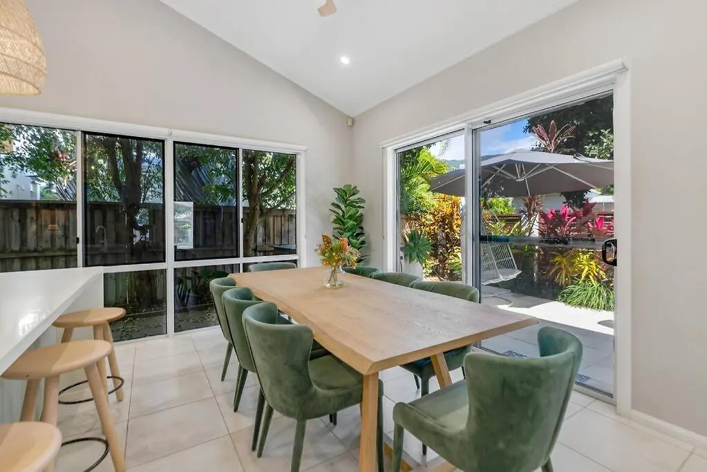 Cove House - Coastal Convenience By The Pool Villa Palm Cove