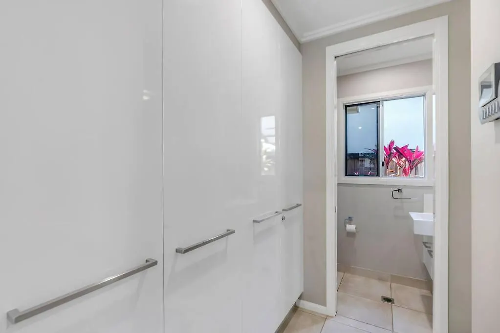Cove House - Coastal Convenience By The Pool Villa Palm Cove 0*,  Australien