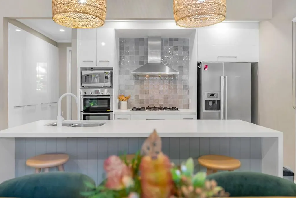 Cove House - Coastal Convenience By The Pool Villa Palm Cove 0*,  Australien