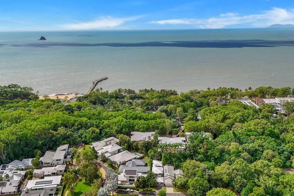 Cove House - Coastal Convenience By The Pool Villa Palm Cove